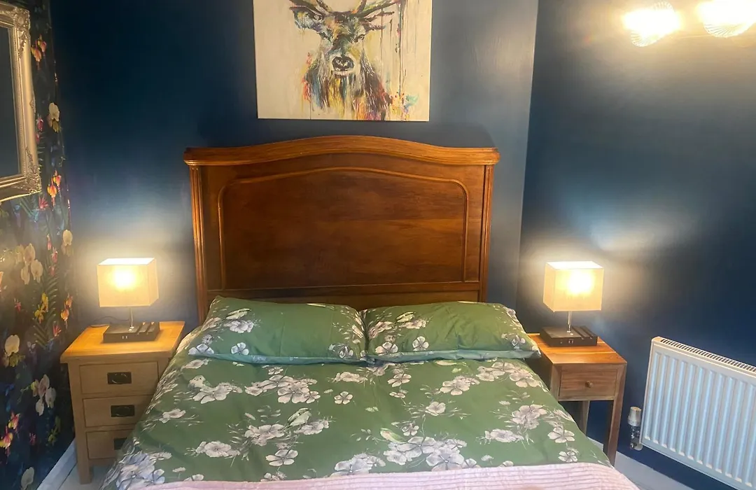 Quiet Lower Floor 2 Bed City Apartment With Private Patio Garden-1