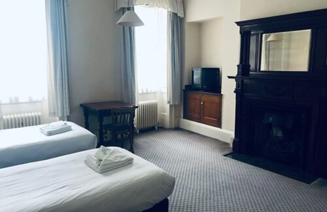 Parade Hotel Bath-1