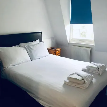 Parade Hotel Bath-3