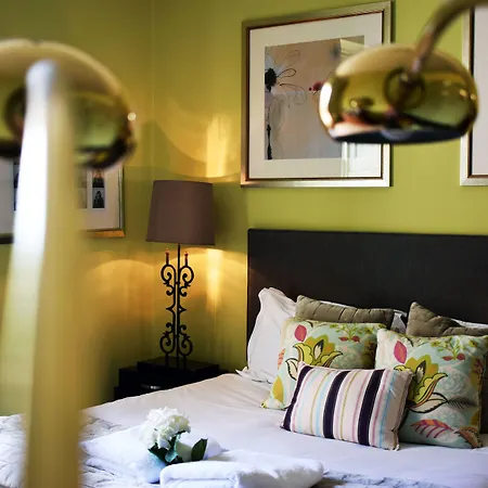 The Windsor Townhouse Air Conditioned Rooms-3
